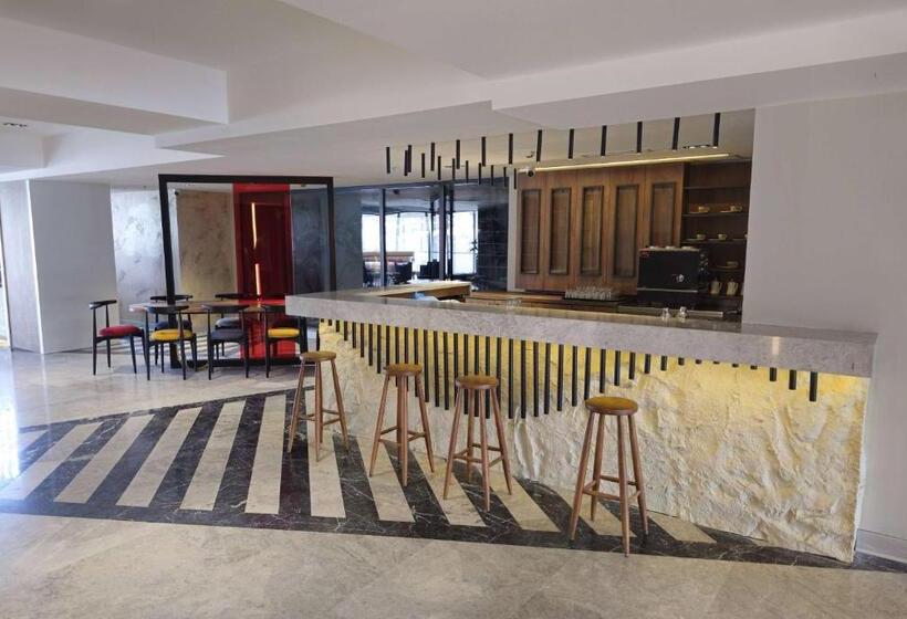 ホテル Ramada Encore By Wyndham Istanbul Arnavutkoy