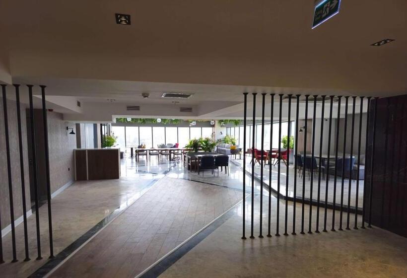 ホテル Ramada Encore By Wyndham Istanbul Arnavutkoy