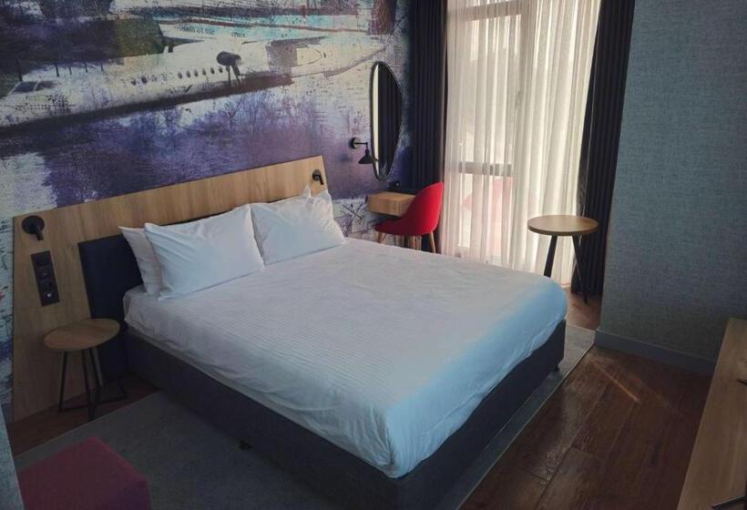 ホテル Ramada Encore By Wyndham Istanbul Arnavutkoy