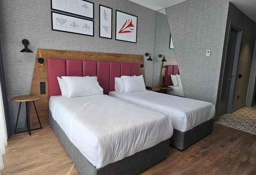 ホテル Ramada Encore By Wyndham Istanbul Arnavutkoy