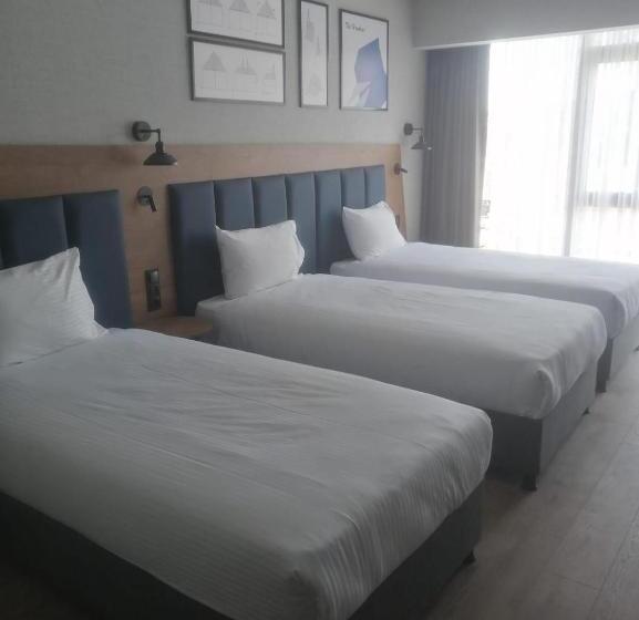 ホテル Ramada Encore By Wyndham Istanbul Arnavutkoy