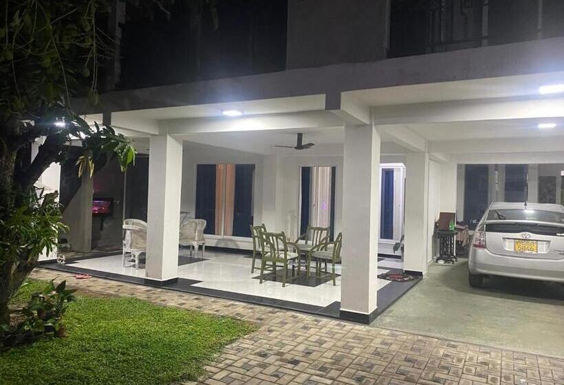 בית מלון כפרי Rose Villa Accommodation