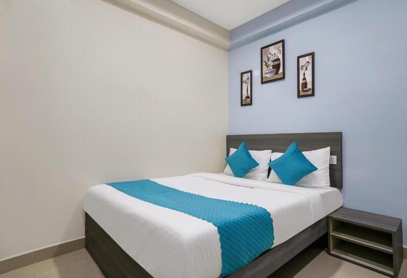 Отель The Balcony Suites