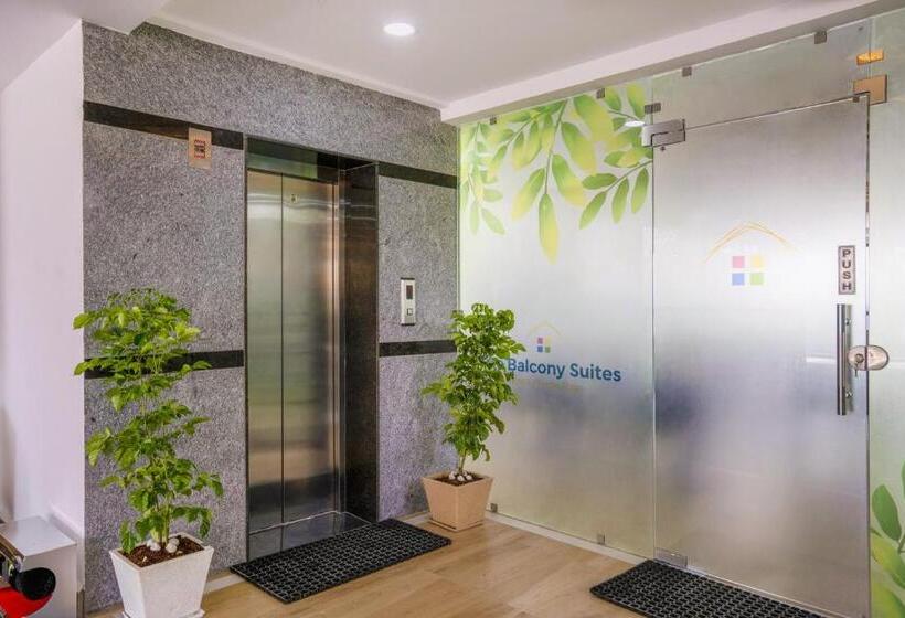 Отель The Balcony Suites