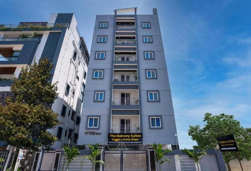 Отель The Balcony Suites