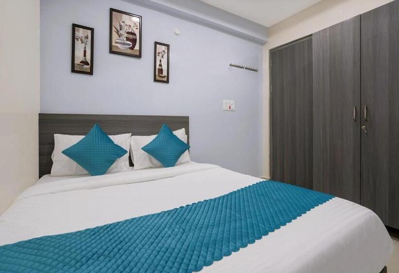 Отель The Balcony Suites