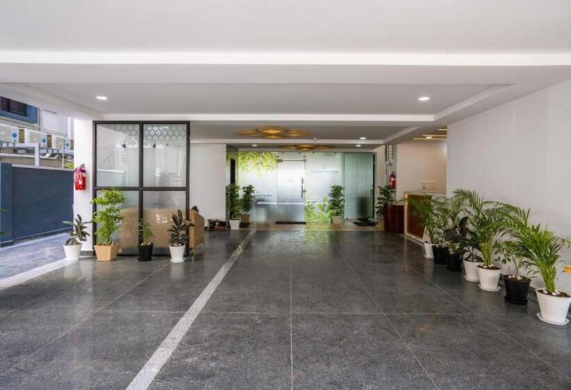 Отель The Balcony Suites