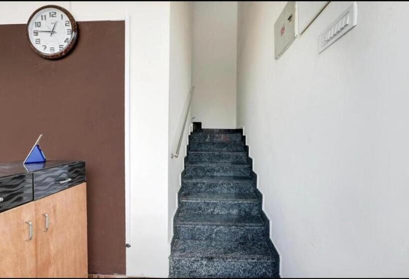 فندق Wood Side Recidency