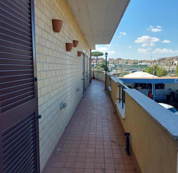 膳宿费 Al Capolinea