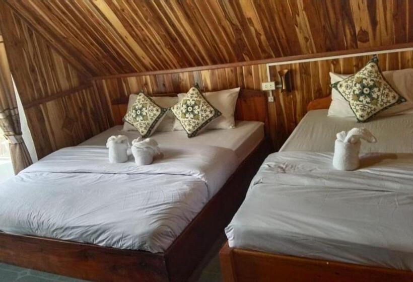 펜션 Amphai Guest House