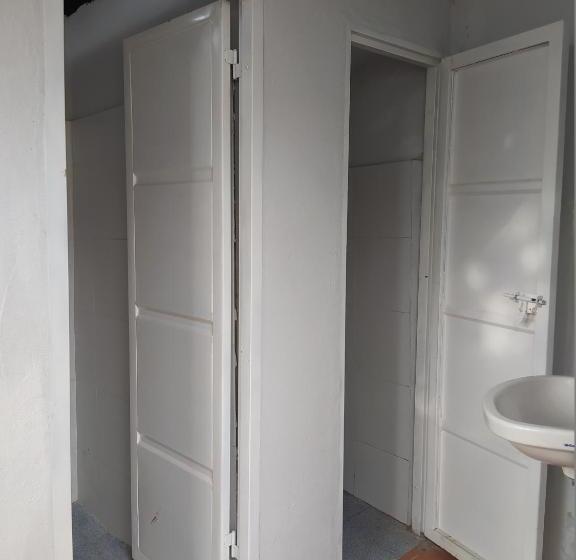 بنسيون De La Mora Hostal