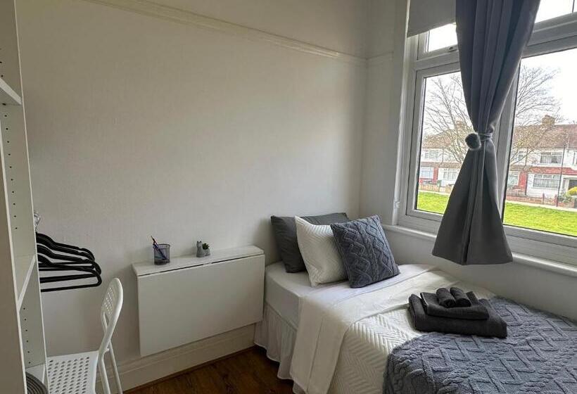 بنسيون Downhills Way   North London   Rooms