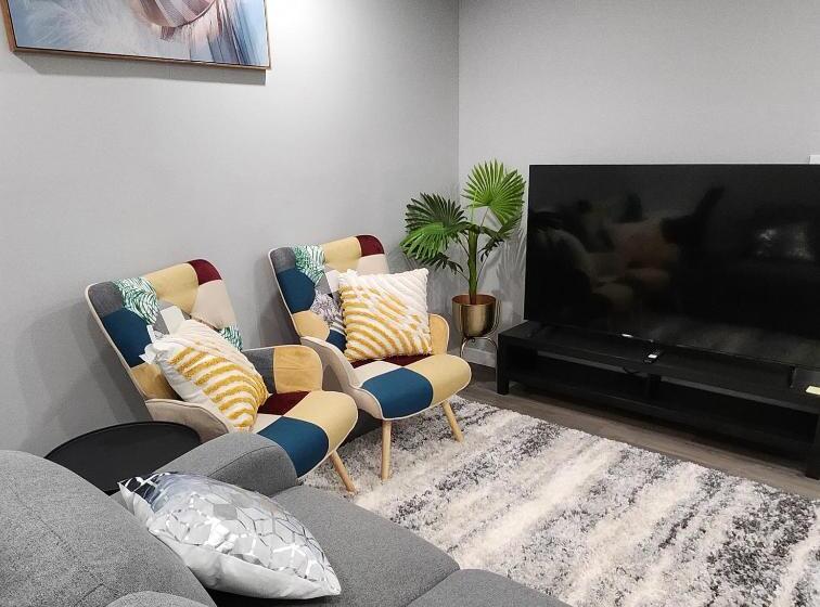 Pensionat Entire Basement Suite With Private Entrance