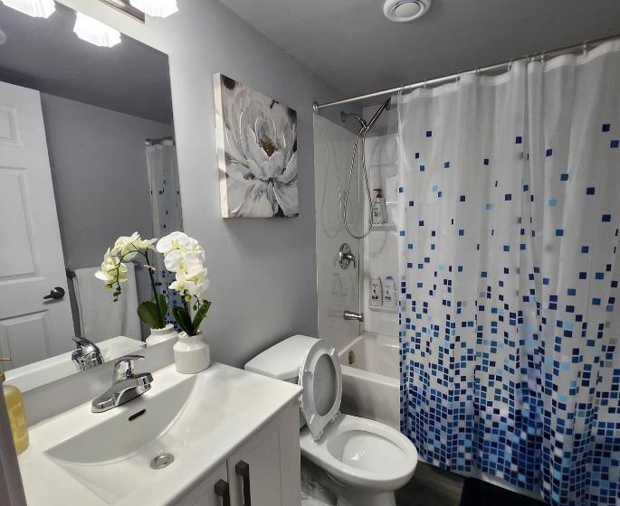 Pensionat Entire Basement Suite With Private Entrance