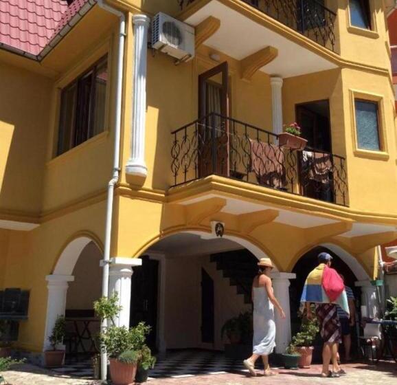 پانسیون Deluxe Guest House