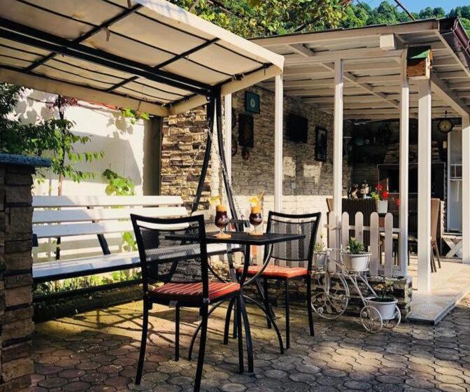 پانسیون Deluxe Guest House