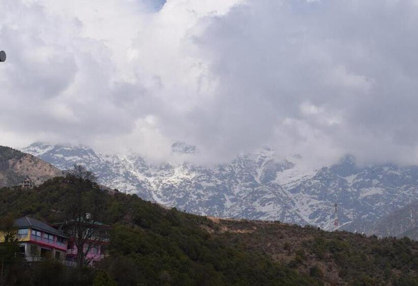 Пансион Hill Top Guest House And Restaurant