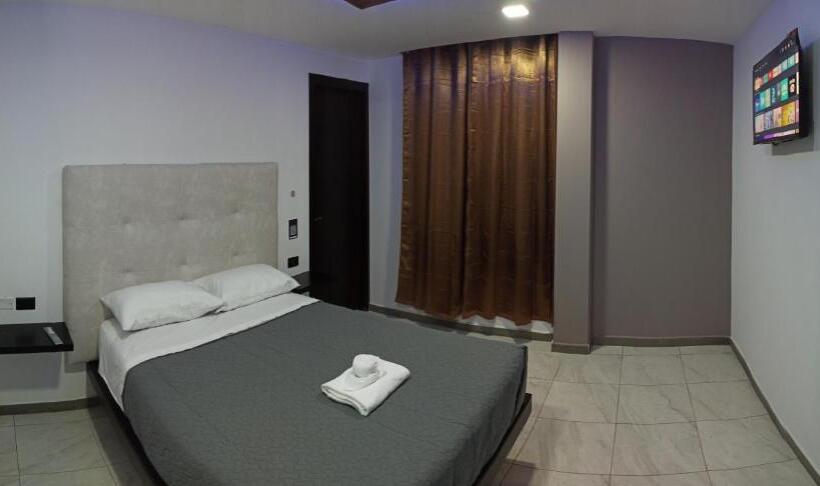 پانسیون Hostal Zafiro