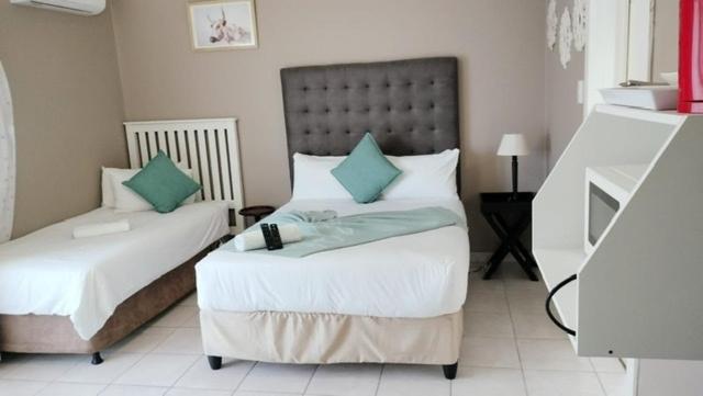 פנסיון John Bailie Guest Lodge