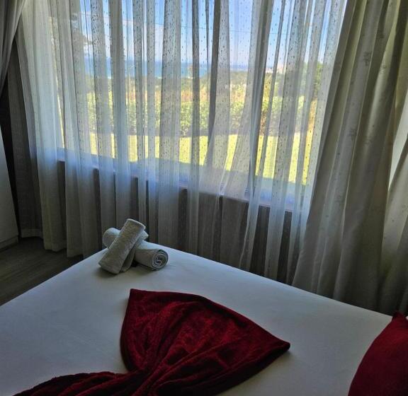 פנסיון John Bailie Guest Lodge