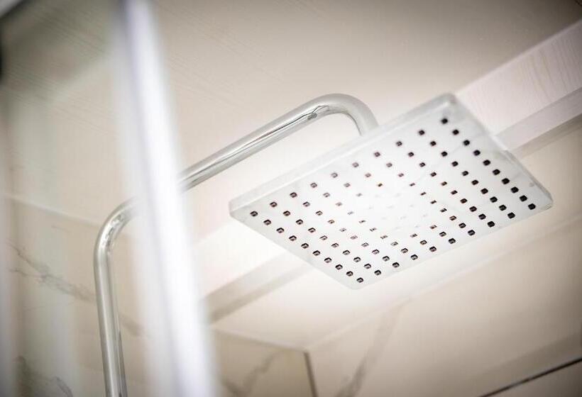 פנסיון Kings Arms Suites   Luxury Double   Freestanding Bath   Self Check In