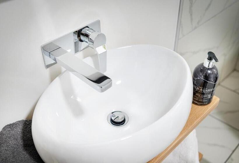 펜션 Kings Arms Suites   Luxury Double   Freestanding Bath   Self Check In