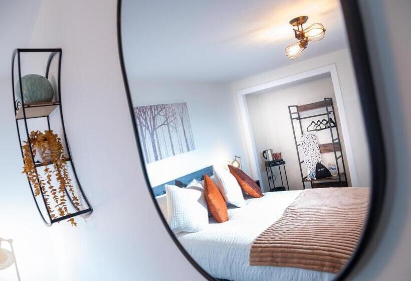 ペンション Kings Arms Suites   Luxury Double   Waterfall Shower   Self Check In