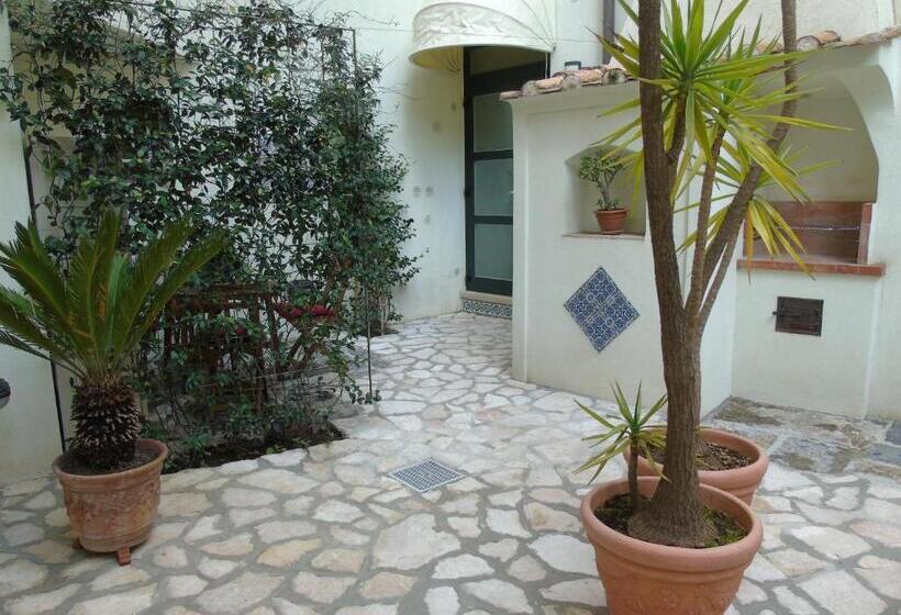 بنسيون La Corte Antica