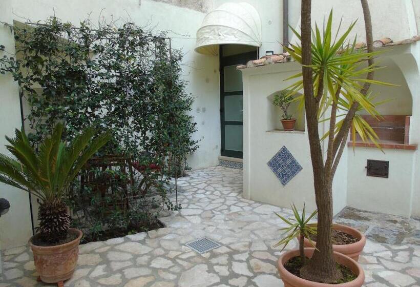 بنسيون La Corte Antica