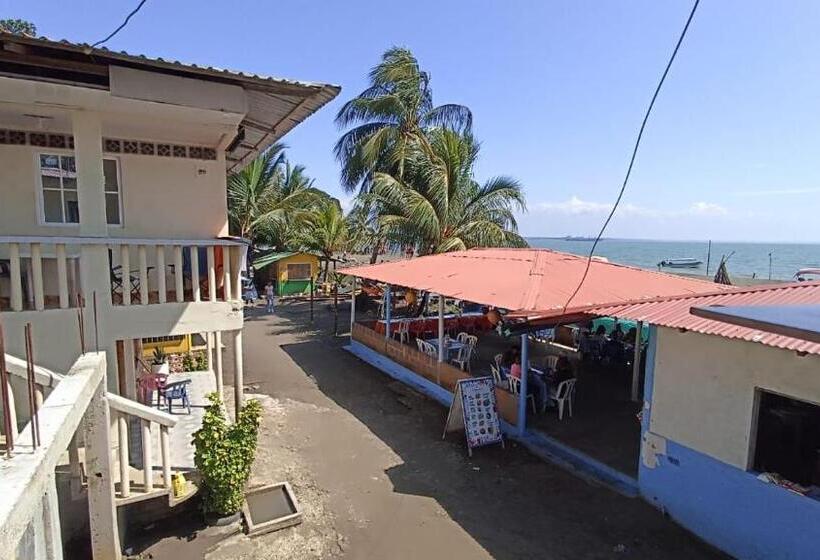 펜션 La Regatta De Lucrecia