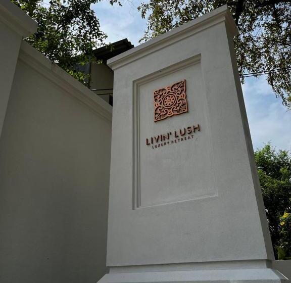 بنسيون Livin Lush Luxury Retreat