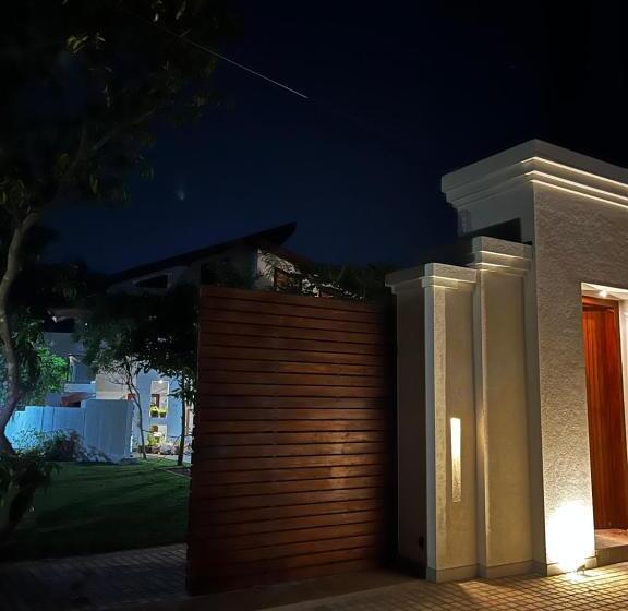 بنسيون Livin Lush Luxury Retreat