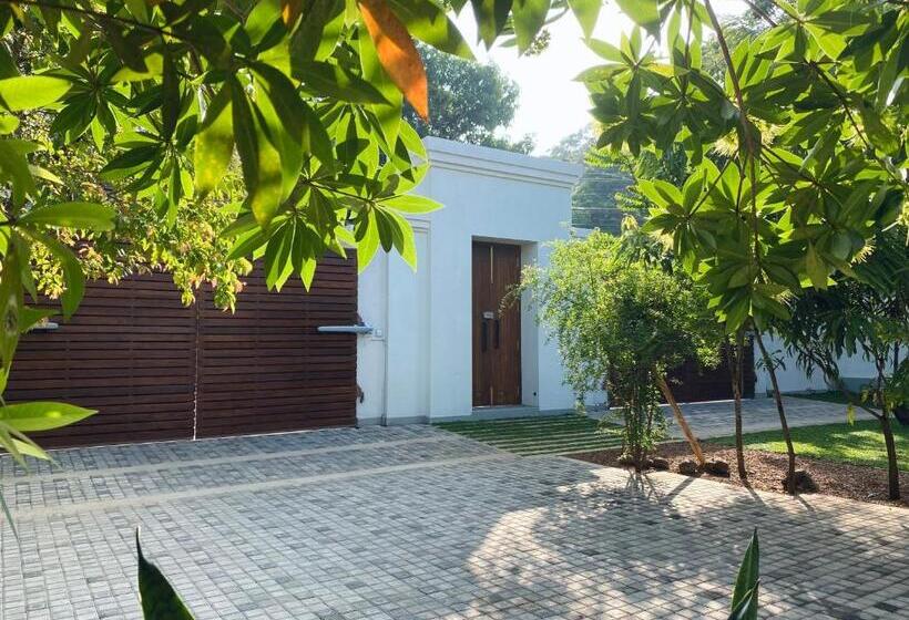 بنسيون Livin Lush Luxury Retreat