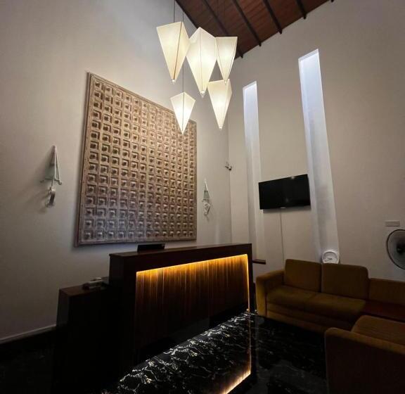 بنسيون Livin Lush Luxury Retreat