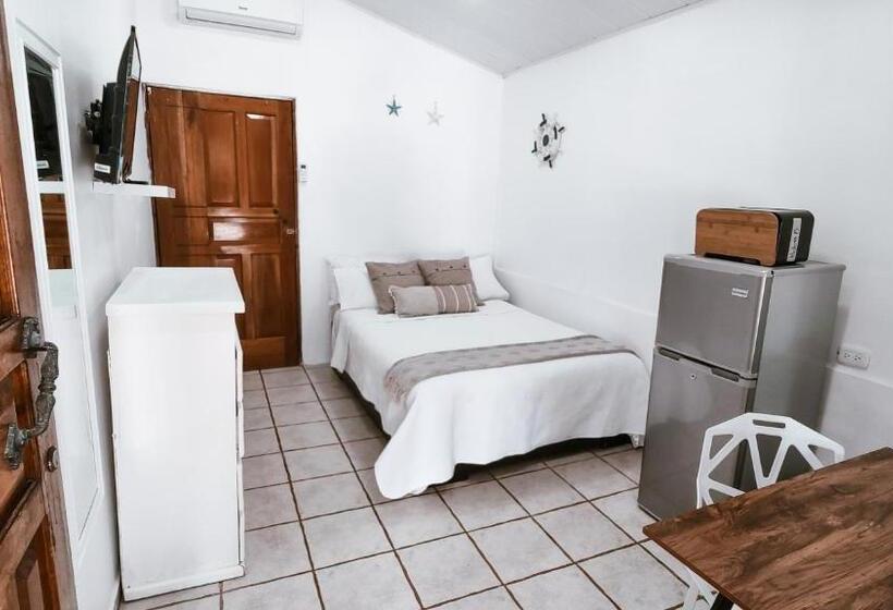 بنسيون Oceanic Playa Matapalo