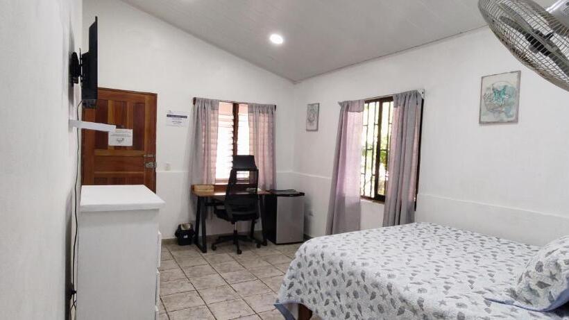 بنسيون Oceanic Playa Matapalo