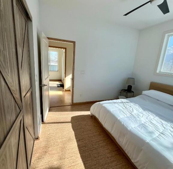 بنسيون Ravens End