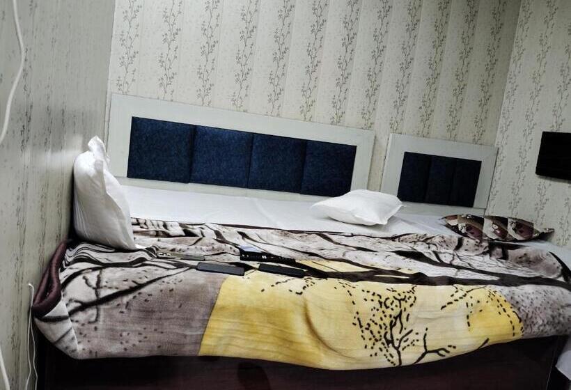 ペンション The Subhadra Guest House