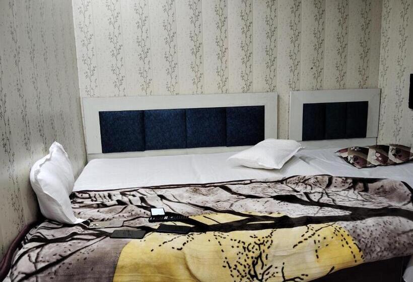 ペンション The Subhadra Guest House