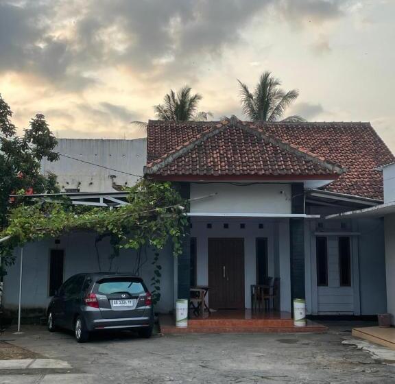 بنسيون Wisma Sadewa