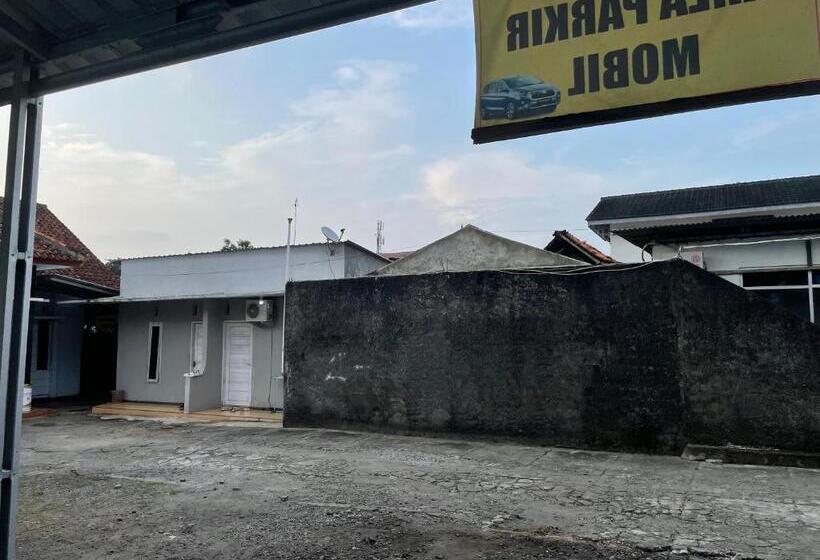 بنسيون Wisma Sadewa