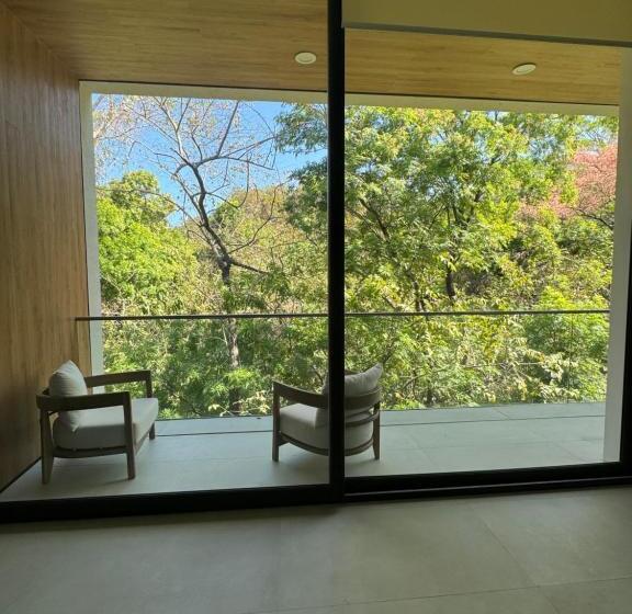 2 Bedroom Jungle View Penthouse With Pool & Jacuzzi