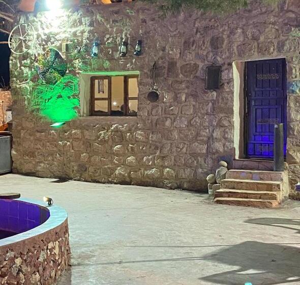 تختخواب و صبحانه Ain Alsett House