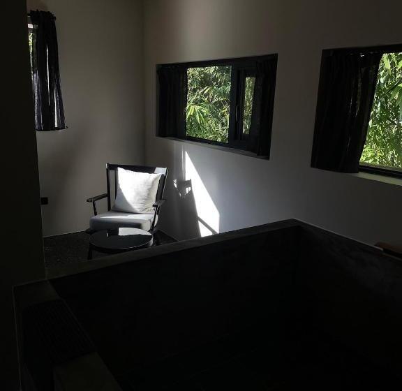 تختخواب و صبحانه 棲林民宿chillinhouse