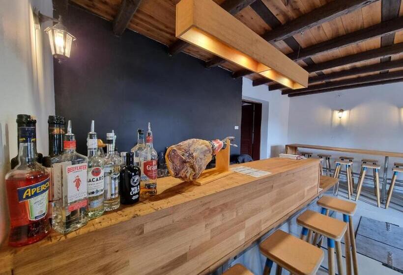 مبيت وإفطار Credo Panzió