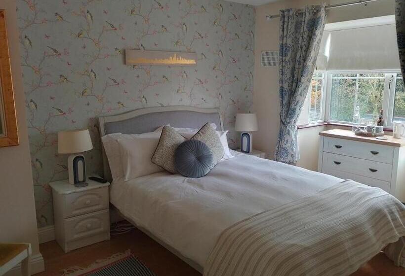 تختخواب و صبحانه El Roi Guesthouse