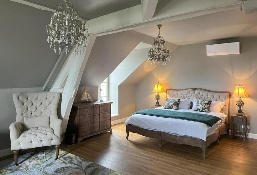 Bed and Breakfast Number 8