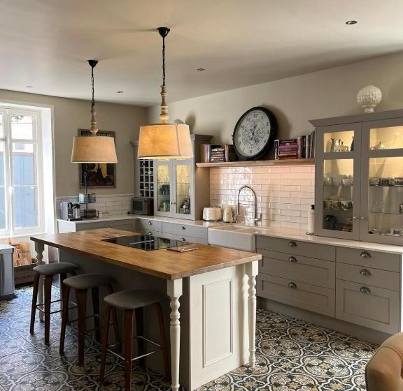 Bed and Breakfast Number 8