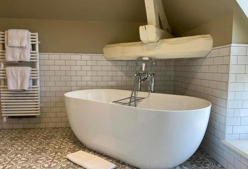 Bed and Breakfast Number 8