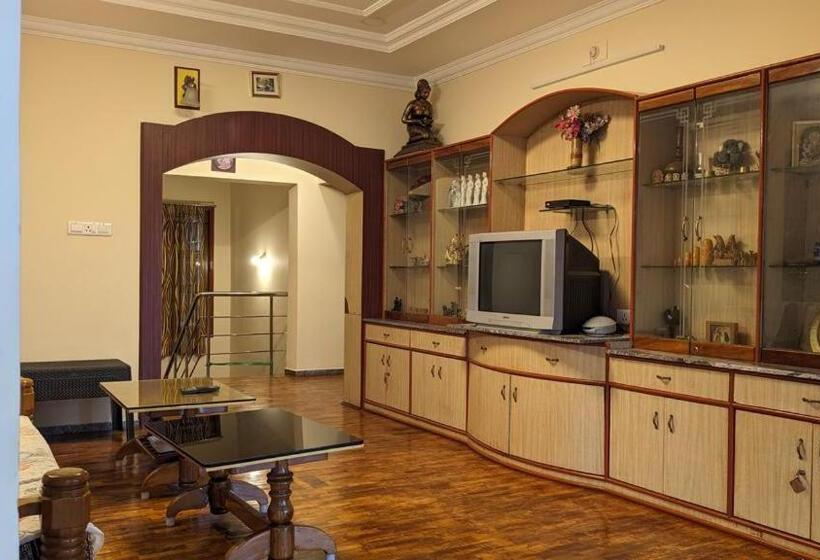 ベッドアンドブレックファースト Tara S Mist